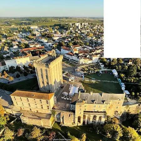 3 Face Au Donjon 酒店 蓬