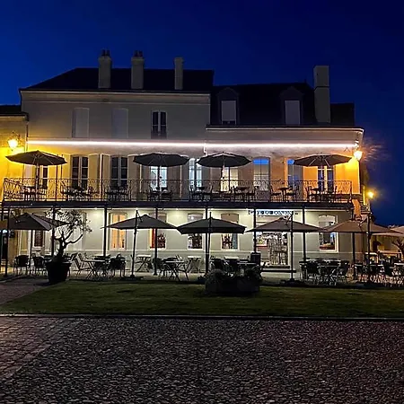 Hotel 3 Face Au Donjon *