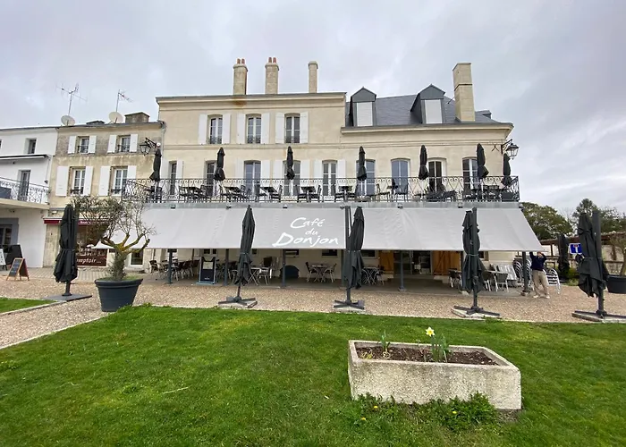 3 Face Au Donjon 酒店 *